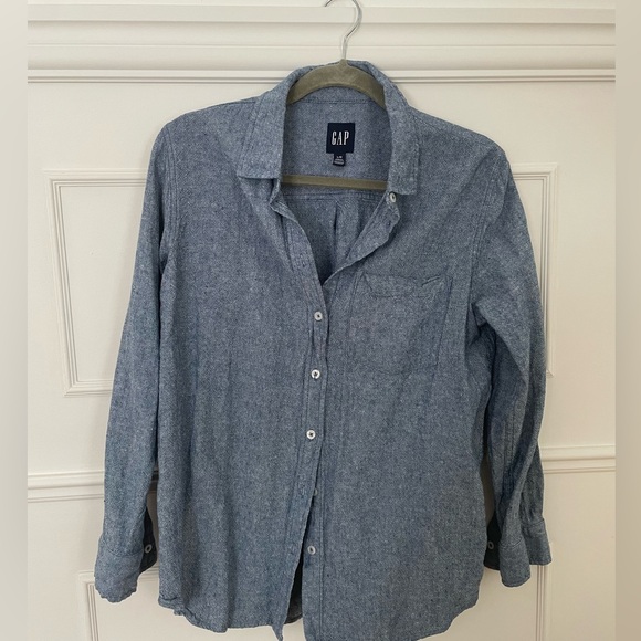 GAP women’s Casual chambray Button Down Shirt - Picture 1 of 4